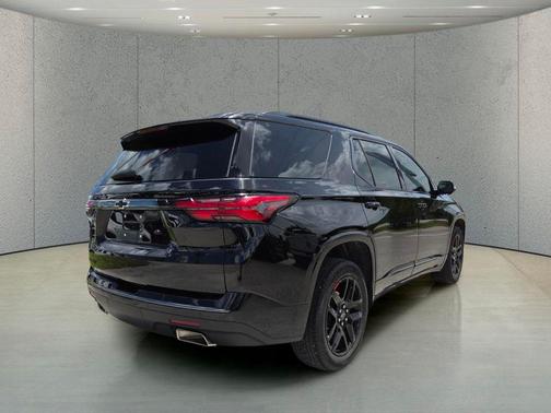 Mosaic Black Metallic 2023 Chevrolet Traverse Premier