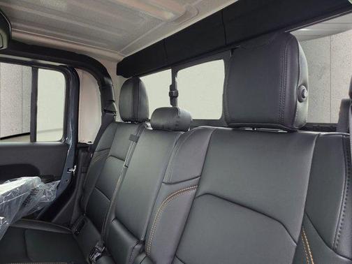 2026 Jeep Gladiator Sahara 4x4