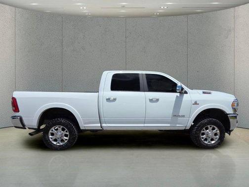 Bright White Clearcoat 2022 RAM 2500 Laramie Crew Cab 4x4 6'4' Box