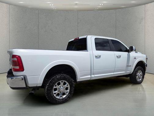 Bright White Clearcoat 2022 RAM 2500 Laramie Crew Cab 4x4 6'4' Box