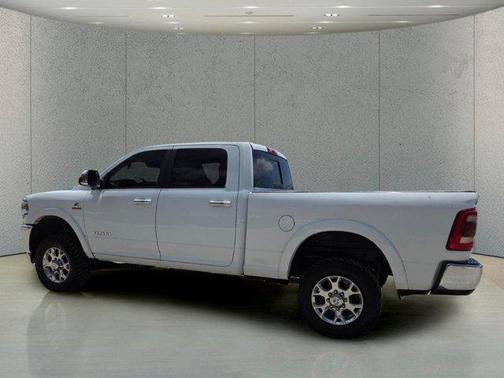 Bright White Clearcoat 2022 RAM 2500 Laramie Crew Cab 4x4 6'4' Box