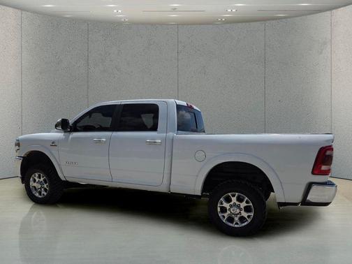 Bright White Clearcoat 2022 RAM 2500 Laramie Crew Cab 4x4 6'4' Box