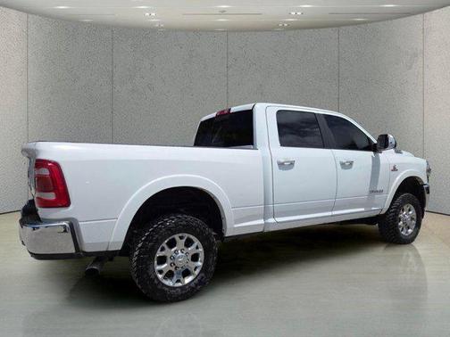 Bright White Clearcoat 2022 RAM 2500 Laramie Crew Cab 4x4 6'4' Box