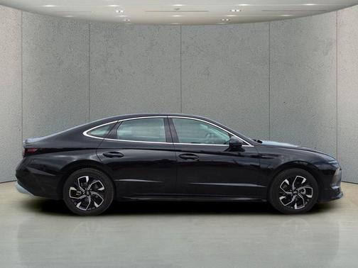 Onyx Black 2024 Hyundai SONATA SEL