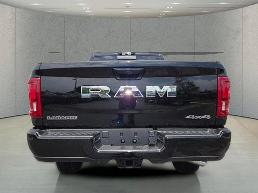 Diamond Black Crystal Pearlcoat 2026 RAM 2500 Laramie Crew Cab 4x4 6'4' Box
