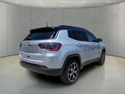 Silver Zynith Metallic Clearcoat 2026 Jeep Compass Limited