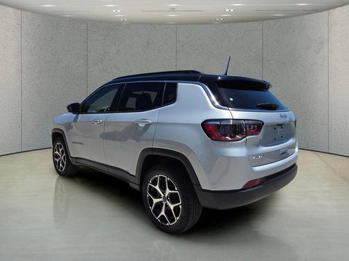 Silver Zynith Metallic Clearcoat 2026 Jeep Compass Limited