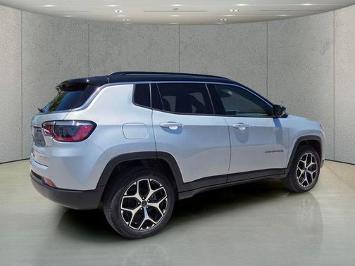 Silver Zynith Metallic Clearcoat 2026 Jeep Compass Limited