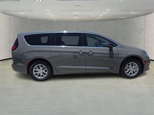 2025 Chrysler Pacifica L
