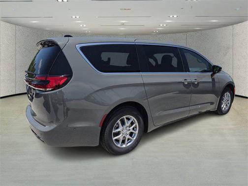 2025 Chrysler Pacifica L