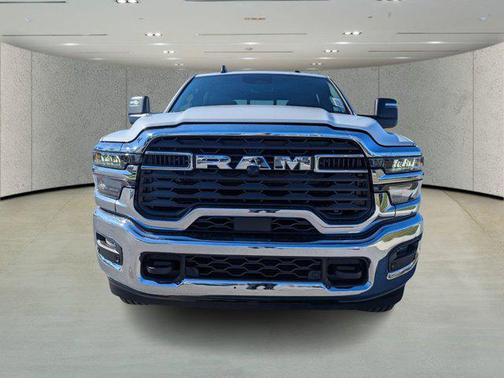 2026 RAM 2500 Tradesman Crew Cab 4x4 6'4' Box