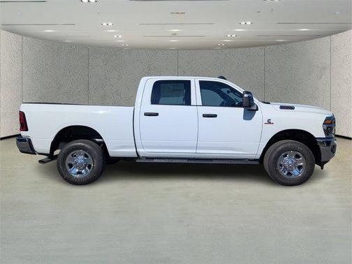 2026 RAM 2500 Tradesman Crew Cab 4x4 6'4' Box