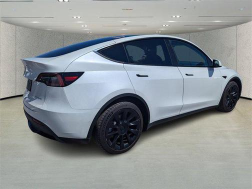 2022 Tesla Model Y Long Range Dual Motor All-Wheel Drive
