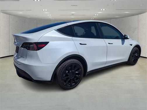 2022 Tesla Model Y Long Range Dual Motor All-Wheel Drive