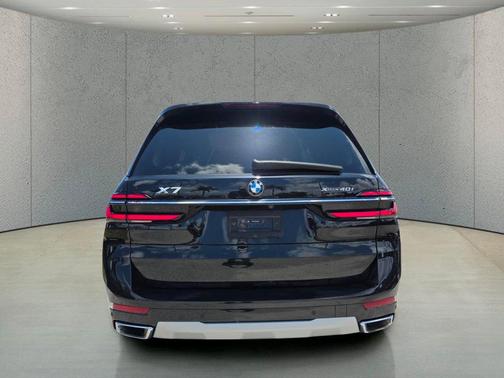 Black Sapphire Metallic 2025 BMW X7 xDrive40i