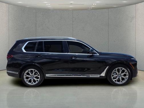 Black Sapphire Metallic 2025 BMW X7 xDrive40i
