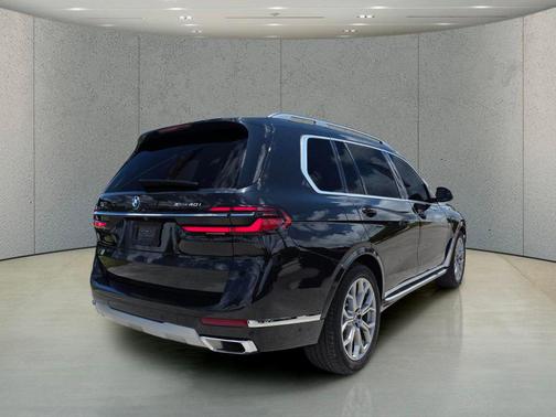 Black Sapphire Metallic 2025 BMW X7 xDrive40i