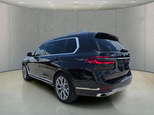Black Sapphire Metallic 2025 BMW X7 xDrive40i
