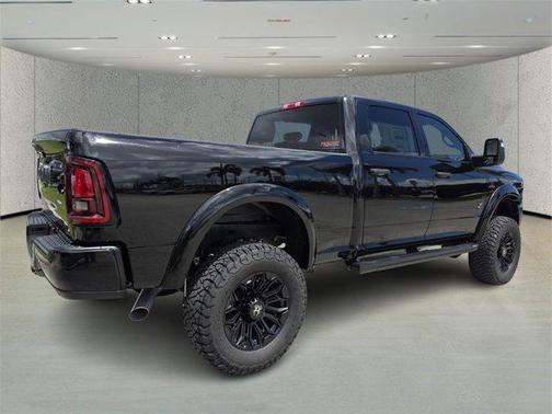 2025 RAM 2500 Big Horn Crew Cab 4x4 6'4' Box