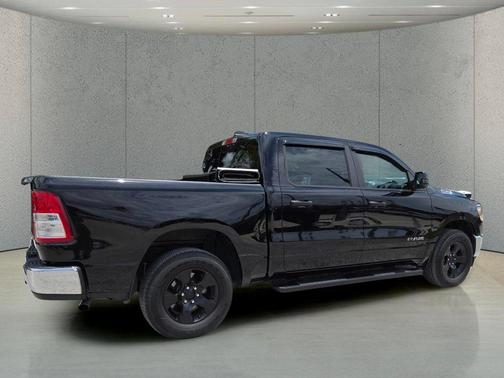 Diamond Black Crystal Pearlcoat 2023 RAM 1500 Big Horn/Lone Star