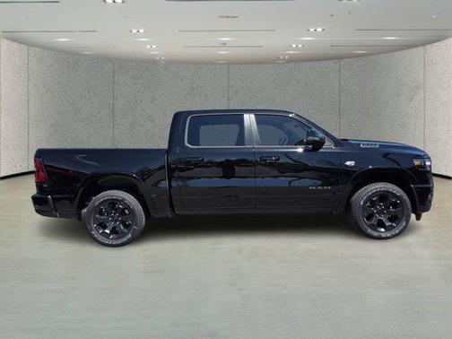 Diamond Black Crystal Pearlcoat 2026 RAM 1500 Big Horn/Lone Star