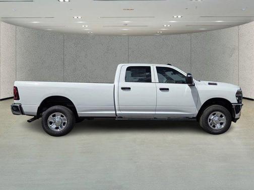 2026 RAM 2500 Tradesman Crew Cab 4x4 8' Box