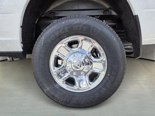 2026 RAM 2500 Tradesman Crew Cab 4x4 8' Box