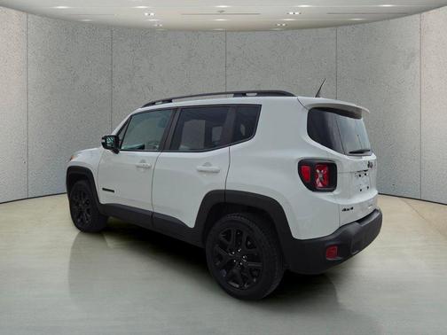 Alpine White Clearcoat 2022 Jeep Renegade Altitude