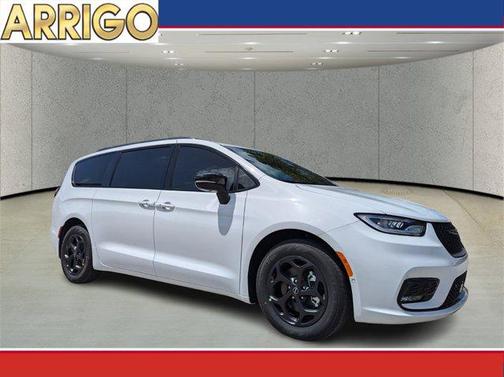 2025 Chrysler Pacifica Hybrid Premium S Appearance Pkg