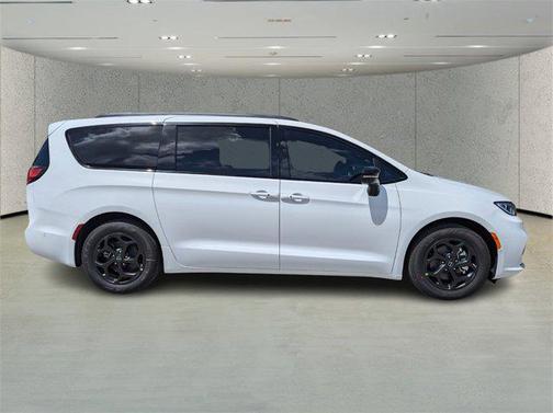 2025 Chrysler Pacifica Hybrid Premium S Appearance Pkg