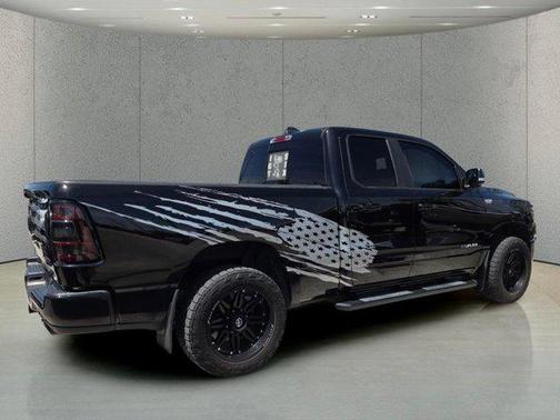 Diamond Black Crystal Pearlcoat 2021 RAM 1500 Big Horn/Lone Star