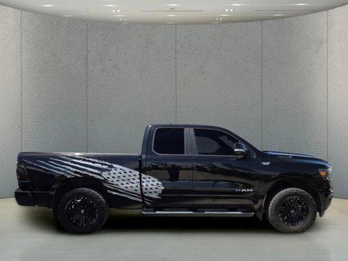 Diamond Black Crystal Pearlcoat 2021 RAM 1500 Big Horn/Lone Star