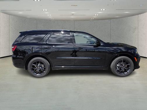 DB Black Clearcoat 2026 Dodge Durango GT HEMI V8
