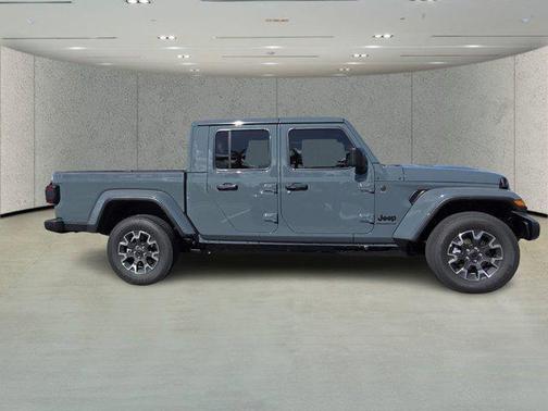 2026 Jeep Gladiator Sahara 4x4