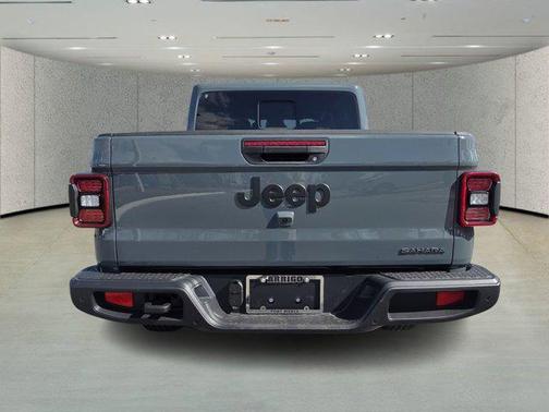 2026 Jeep Gladiator Sahara 4x4
