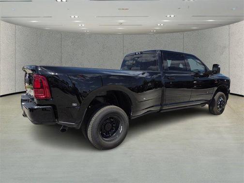 2025 RAM 3500 Laramie Crew Cab 4x4 8' Box