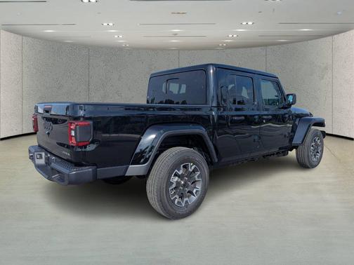 Black Clearcoat 2026 Jeep Gladiator Sahara 4x4