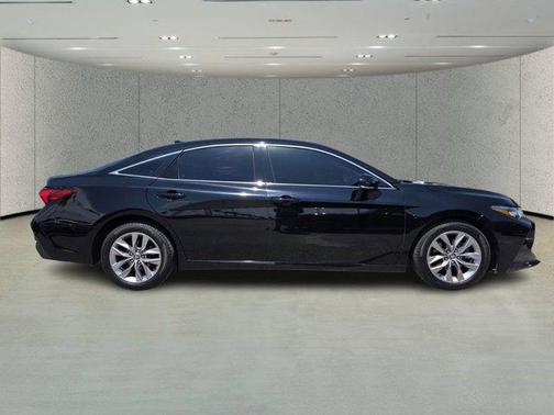 Midnight Black Metallic 2021 Toyota Avalon XLE