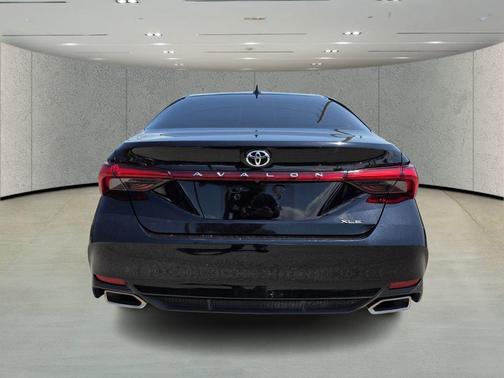 Midnight Black Metallic 2021 Toyota Avalon XLE