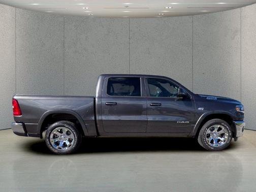 Granite Crystal Metallic Clearcoat 2027 RAM 1500 Big Horn/Lone Star