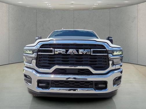 Bright White Clearcoat 2026 RAM 2500 Tradesman Crew Cab 4x4 6'4' Box