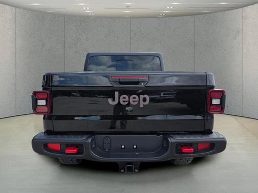 Black Clearcoat 2023 Jeep Gladiator Rubicon
