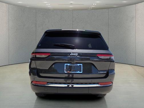 Baltic Gray Metallic Clearcoat 2026 Jeep Grand Cherokee Laredo