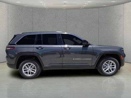 Baltic Gray Metallic Clearcoat 2026 Jeep Grand Cherokee Laredo