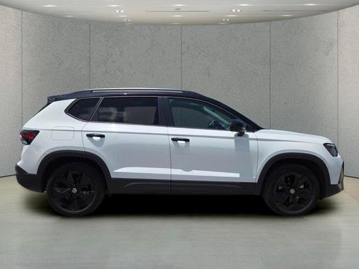 Pure White 2025 Volkswagen Taos 1.5T SE Black