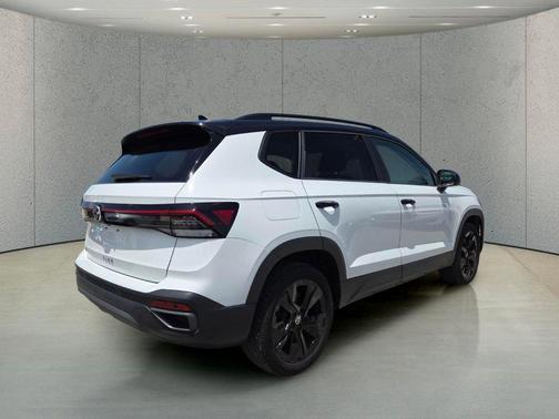 Pure White 2025 Volkswagen Taos 1.5T SE Black