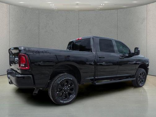 Diamond Black 2026 RAM 2500 Black Express Crew Cab 4x4 6'4' Box