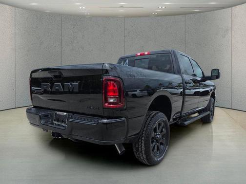 Diamond Black 2026 RAM 2500 Black Express Crew Cab 4x4 6'4' Box