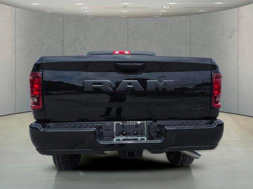 Diamond Black 2026 RAM 2500 Black Express Crew Cab 4x4 6'4' Box