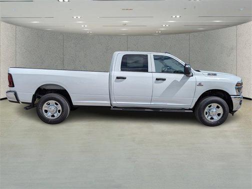 2025 RAM 3500 Tradesman Crew Cab 4x4 8' Box